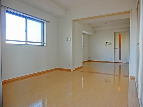 その他室内・内装(★角部屋２面採光で明るい居室★)