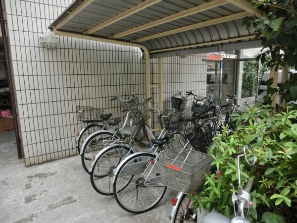 共有部分(屋根付き駐輪場)