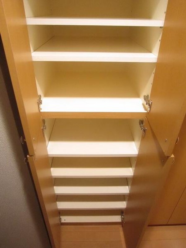 玄関(トールタイプのシューズBOX有)