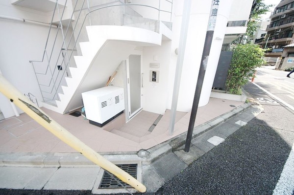エントランス(駐車場)