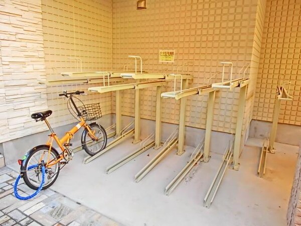 その他(屋根付き自転車置き場)