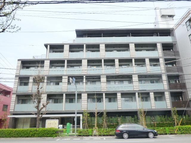 物件外観写真1　(ＲＣ造の２０１４年１２月築マンション)