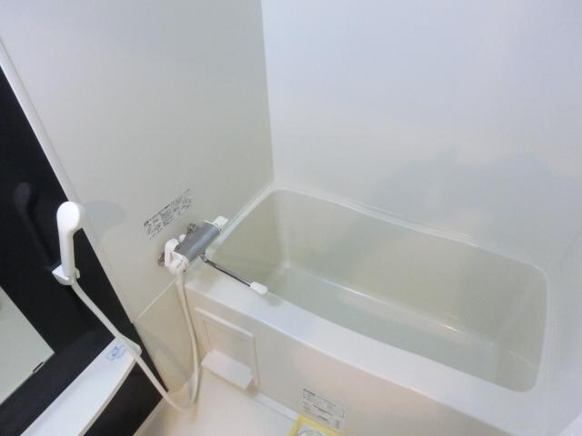 物件内観写真4　(浴室乾燥機付き)