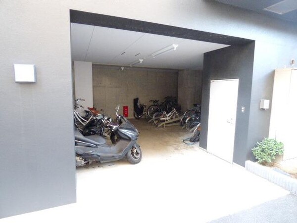 その他(敷地内バイク置場＆駐輪場)