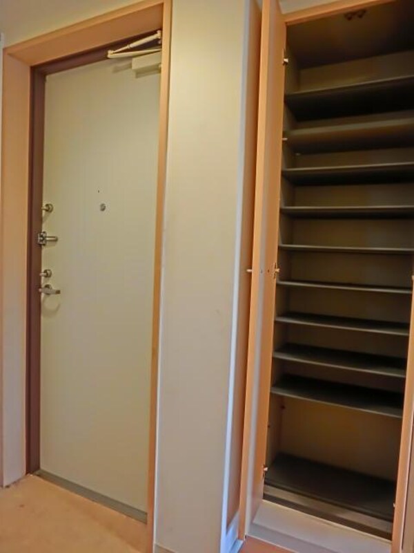 玄関(トール型シューズボックス)