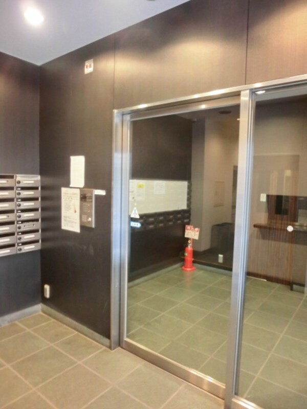 エントランス(オートロック完備)