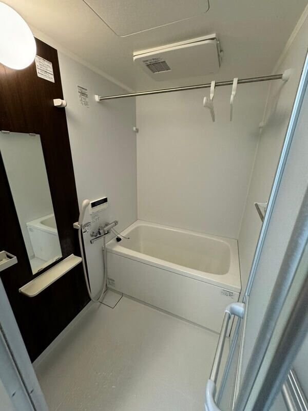 バス／シャワールーム等(ゆったりとした浴槽で疲れもふっとびます)