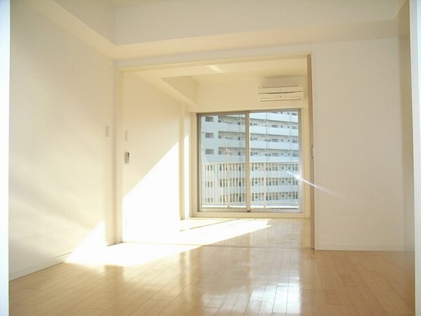 その他室内・内装(エアコン完備　明るいお部屋です)