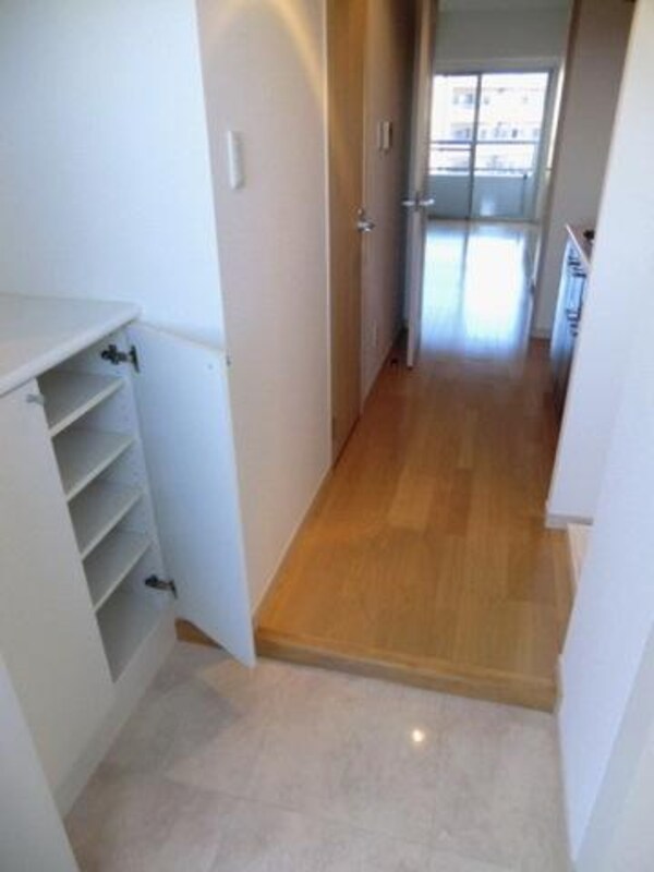 玄関(下駄箱付玄関)