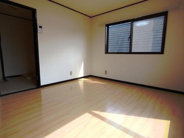 設備(窓側から見た居室部分)