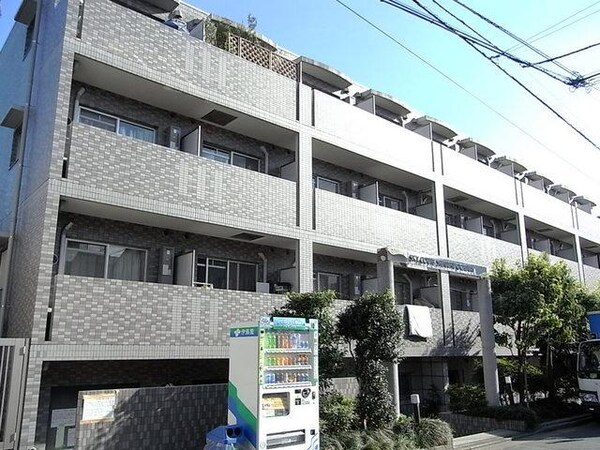 外観(閑静な住宅街にある低層マンション)
