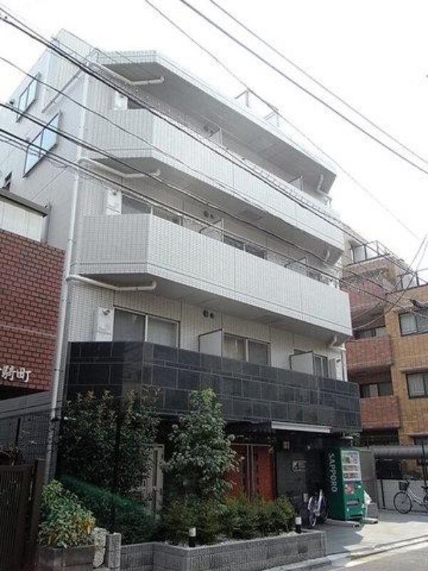 外観(総タイル貼りの重厚感あふれる外観・閑静な住宅街)
