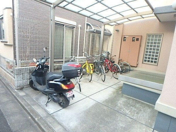 駐車場(駐輪場です)