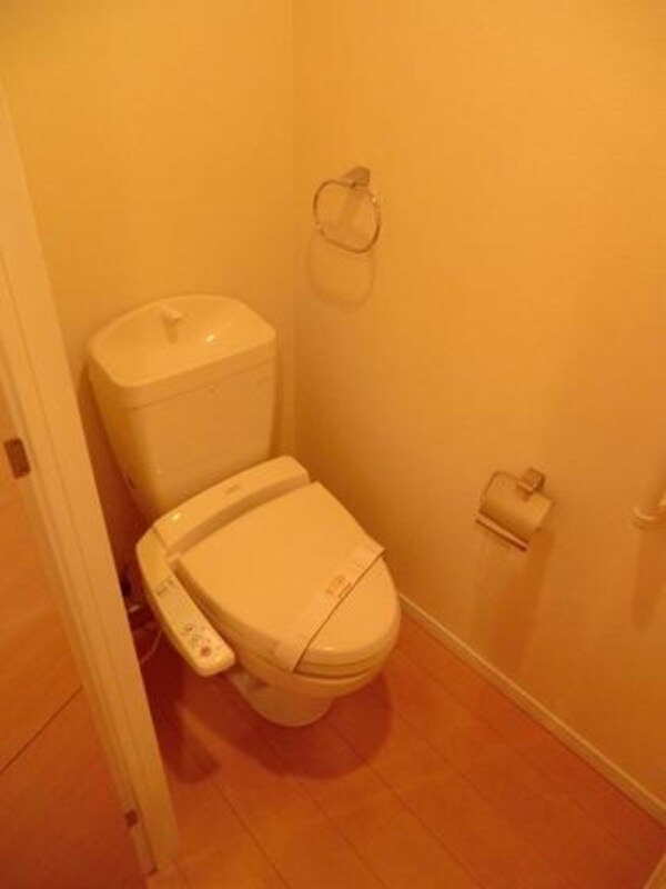 トイレ(ウォシュレット完備)