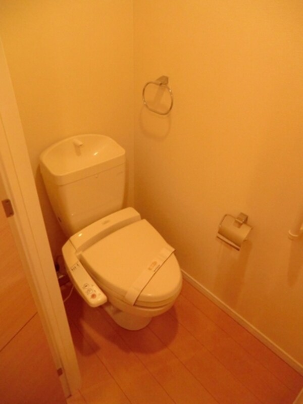 トイレ(ウォシュレット完備)
