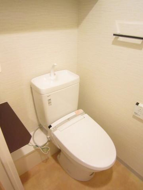 トイレ(温水洗浄機能付暖房便座)