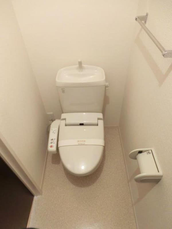 トイレ(ウォシュレット完備)