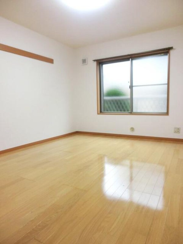 リビング・居室(明るい南向きのお部屋です。)