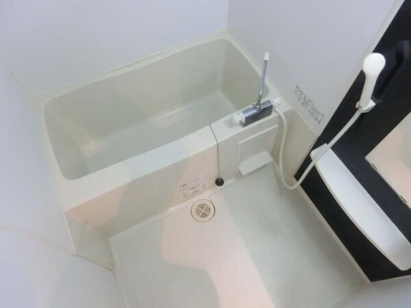 バス／シャワールーム等(浴室乾燥機完備のバスルームです)