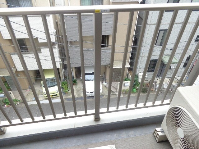 物件内観写真9　(日差しが差し込むバルコニーです)