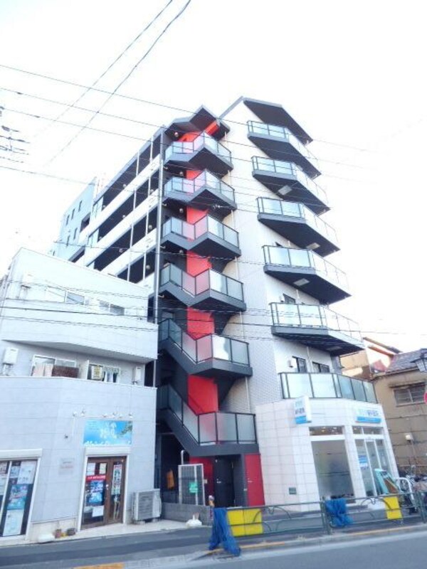 外観(地上8階建て)