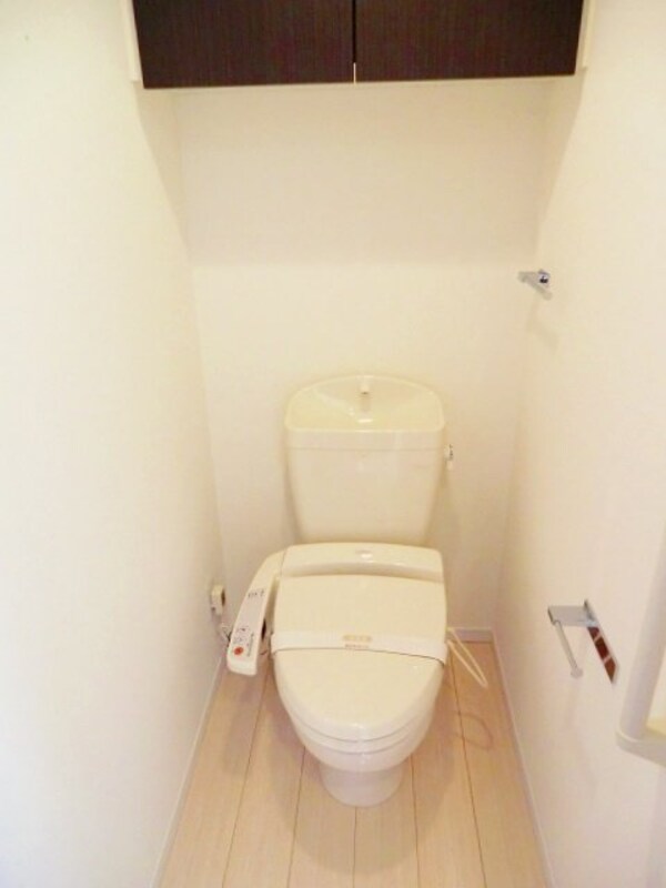 トイレ(ウォシュレット完備)