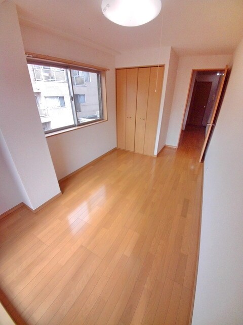 物件内観写真9　(ゆったり６．３帖洋室)