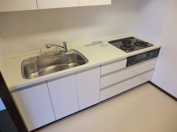 キッチン(★ゆったりシンクの3口システムキッチン★)