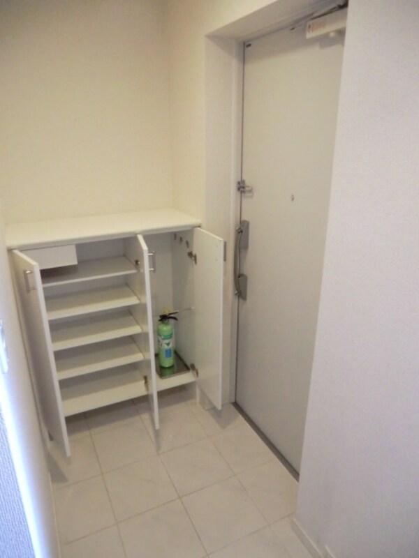 玄関(★ゆったり使える玄関スペース★)