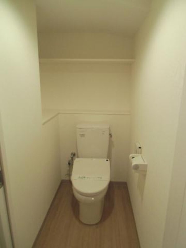 トイレ(ウォシュレット完備)