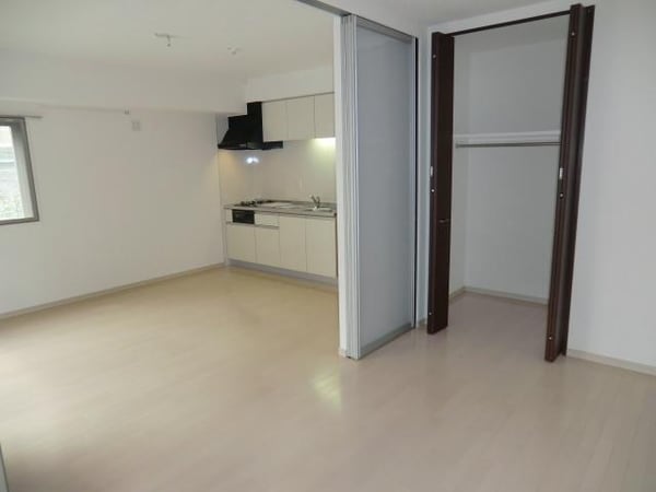 リビング・居室(角部屋２面採光オールフローリング)