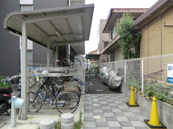 共有部分(屋根付き駐輪場)