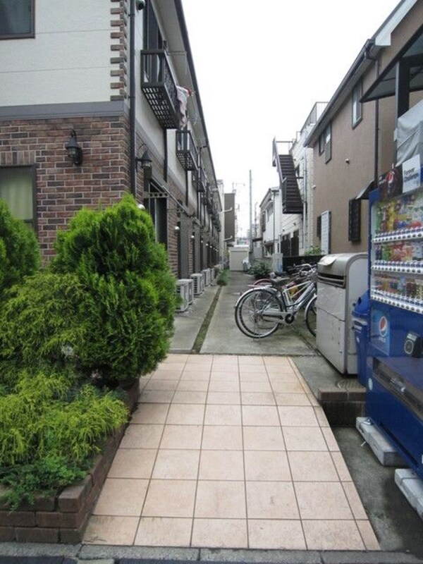 エントランス(スロープ付きエントランスです)