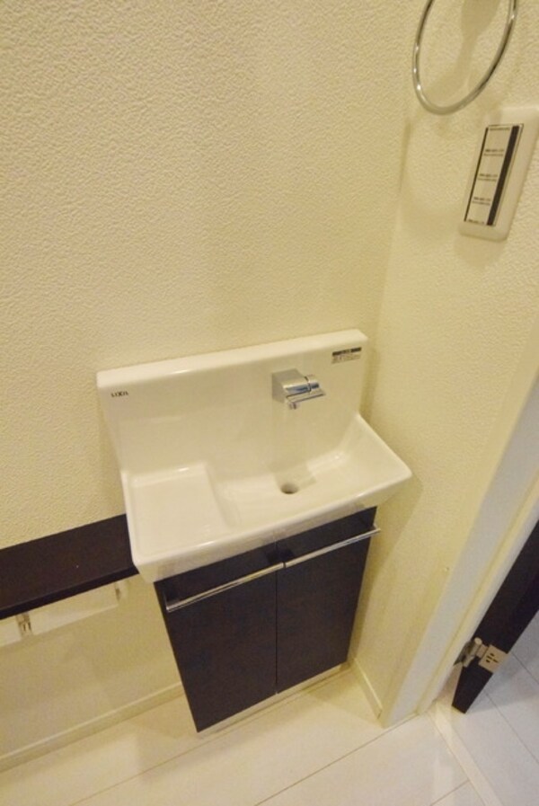 洗面(★トイレに手洗い場付き★)
