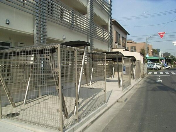 共有部分(駐輪場、バイク置場あり)