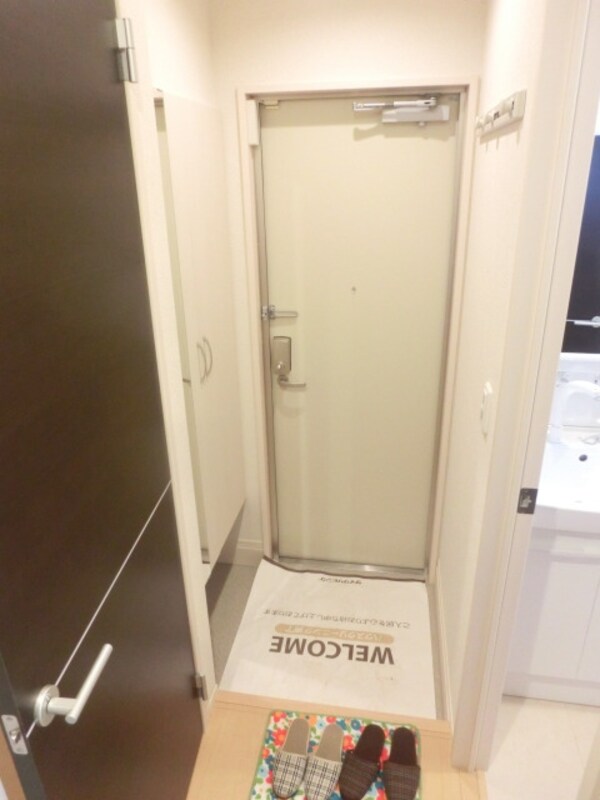 玄関(大きなシューズボックス完備です。)