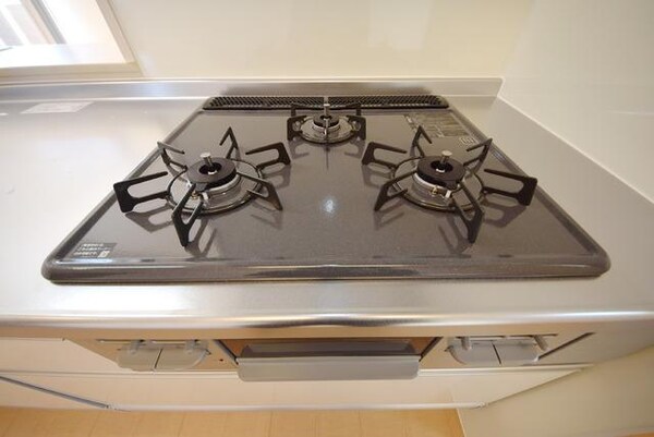 キッチン(グリル付3口ガスコンロ)