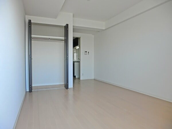 リビング・居室(広々フローリング洋室8.5帖)