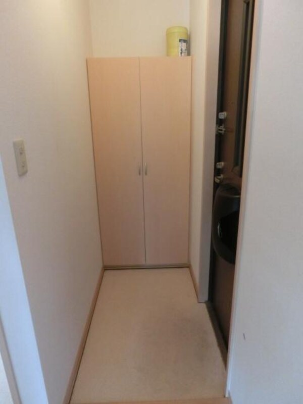玄関(下駄箱完備の玄関)
