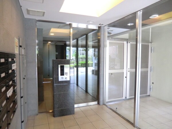 ロビー(オートロック付きエントランス)