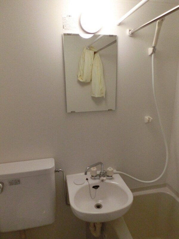 洗面(3点ユニットバス　鏡付洗面台)