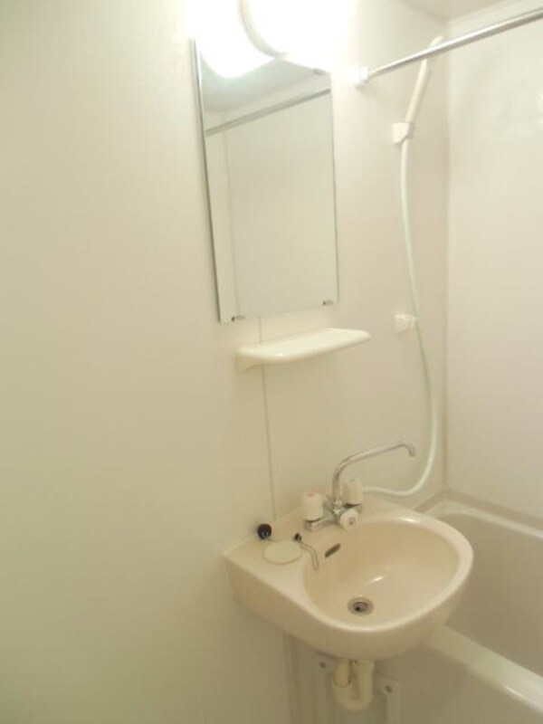 洗面(ユニットバス　鏡付洗面台)