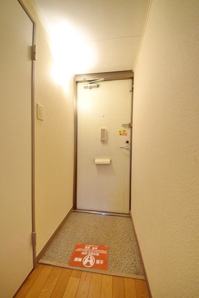 物件内観写真9　(玄関)