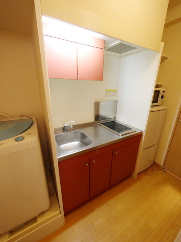 キッチン(洗濯機と冷蔵庫と電子レンジ付きです)