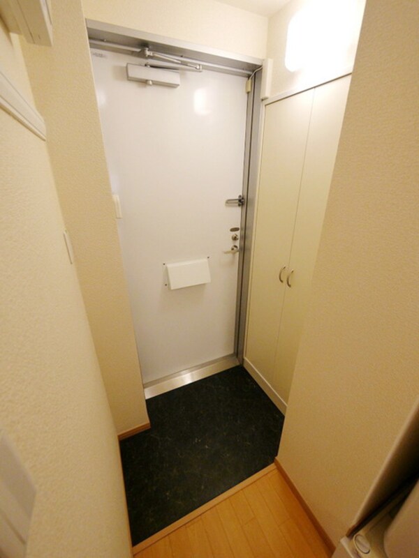 玄関(玄関　ご入居お待ちしております)