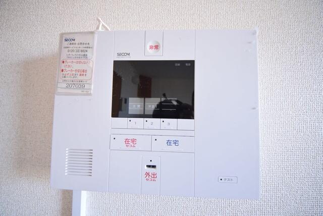 物件内観写真9　(★セコムが付いているので安心です★)