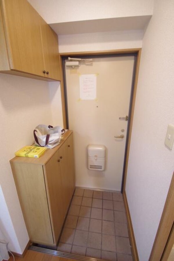 玄関(★大きなシューズボックス付きの玄関です★)