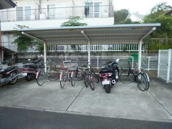 共有部分(☆　屋根付きの駐輪場　☆)