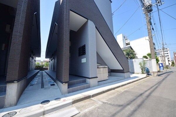 エントランス(★見学希望等はタウンハウジング中央林間店までお気軽に♪★)