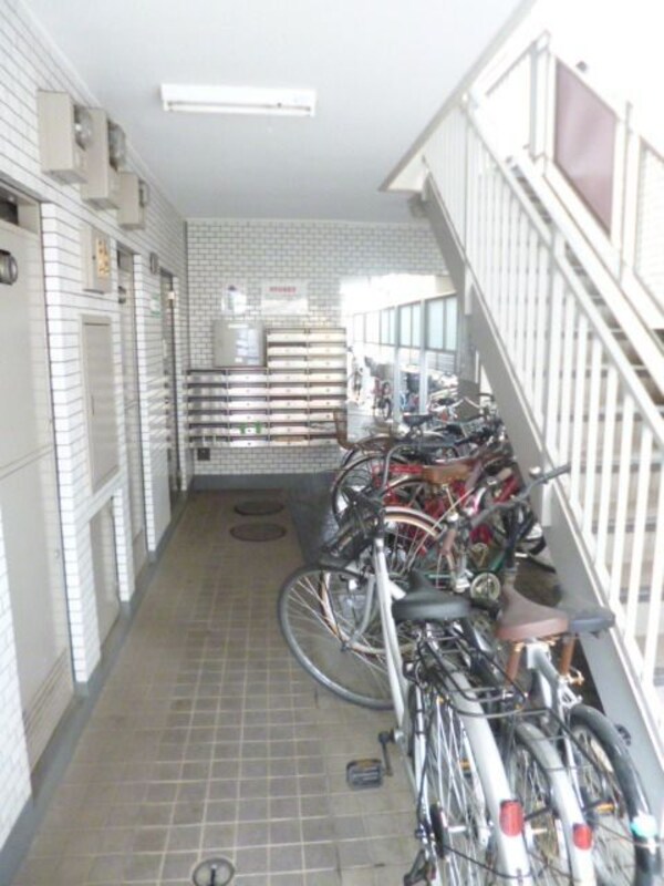 エントランス(★駐輪は建物無いです★)
